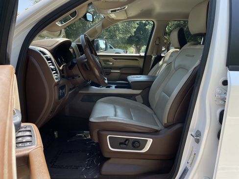 Used 2020 RAM 1500 Laramie AWD/4WD image 15