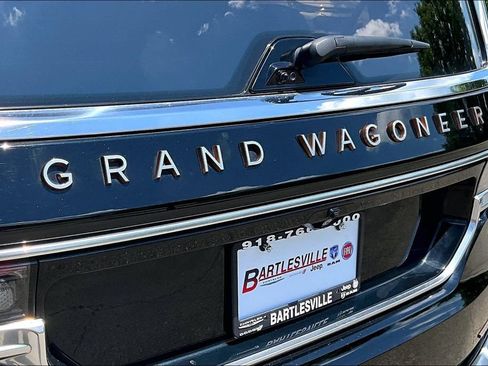 Used 2022 Jeep Grand Wagoneer Series III w/ Rear-Seat Entertainment Group AWD/4WD image 14
