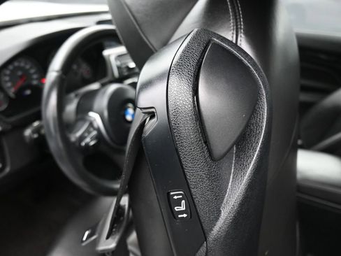 Used 2017 BMW M4 Convertible image 30