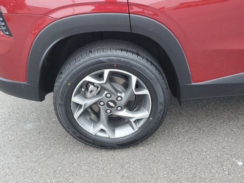 Used 2024 Chevrolet Trax LT FWD image 5