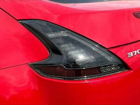 Used 2017 Nissan 370Z Coupe RWD image 17