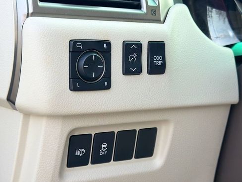 Used 2019 Lexus GX 460 image 17