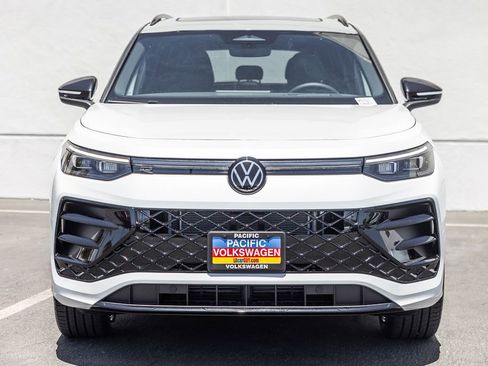 New 2026 Volkswagen Tiguan SE R-Line FWD image 2