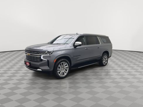Used 2021 Chevrolet Suburban Premier w/ Premium Package AWD/4WD image 41
