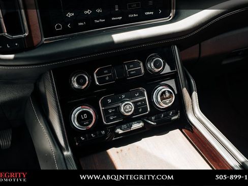 Used 2023 GMC Yukon XL Denali Ultimate AWD/4WD image 34