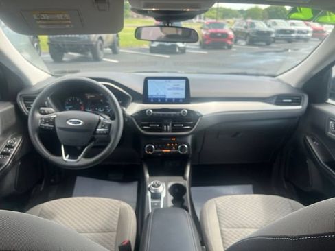Used 2022 Ford Escape SE w/ SE Sport Appearance Package AWD/4WD image 17