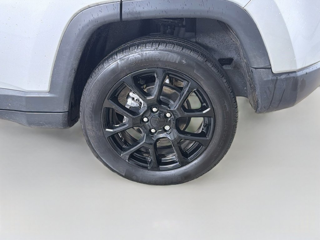 Used 2024 Jeep Compass Latitude w/ Convenience Group AWD/4WD image 31