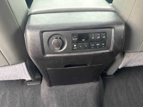 Used 2019 Toyota Sequoia SR5 AWD/4WD image 21
