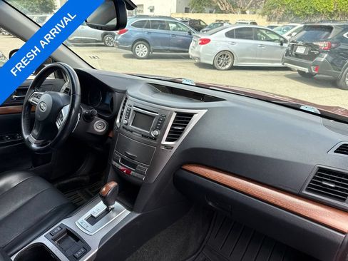 Used 2014 Subaru Outback 2.5i Limited w/ Moonroof Package AWD/4WD image 3