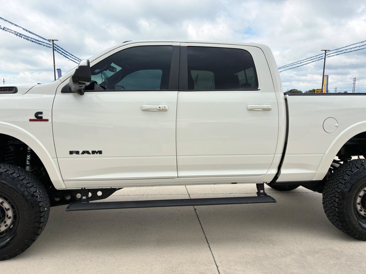 Used 2020 RAM 2500 Laramie w/ Night Edition AWD/4WD image 8