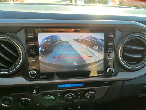 Used 2022 Toyota Tacoma TRD Off-Road image 22