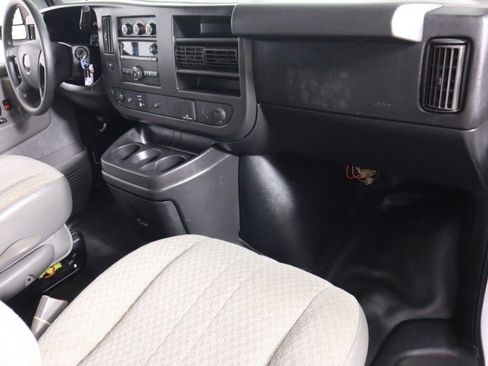 Used 2017 GMC Savana 2500 RWD image 33