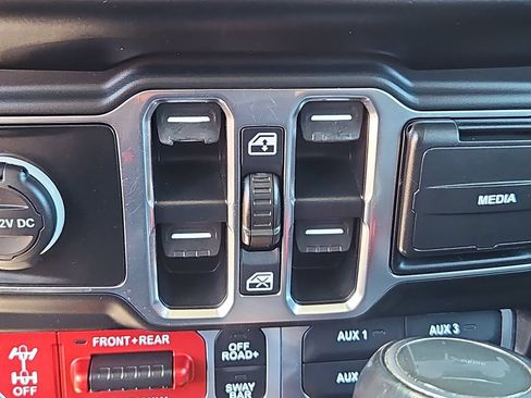 Used 2021 Jeep Wrangler Unlimited Rubicon w/ Dual Top Group AWD/4WD image 26