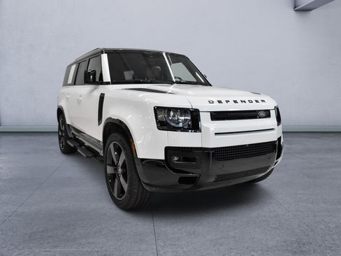 Used 2025 Land Rover Defender 130 V8 AWD/4WD image 8