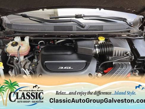 Used 2018 Chrysler Pacifica Touring-L w/ Tire & Wheel Group FWD image 28