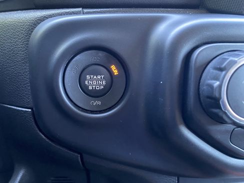 Used 2020 Jeep Gladiator Overland AWD/4WD image 28