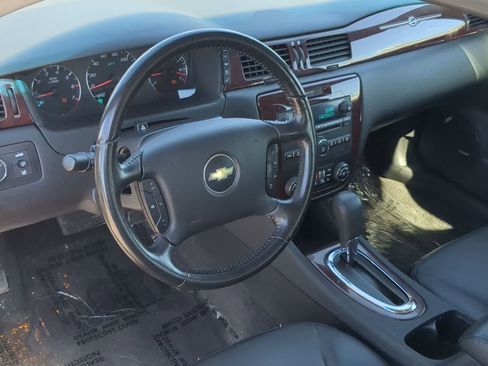 Used 2009 Chevrolet Impala LT w/ Luxury Edition Package FWD image 10