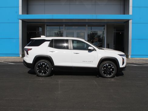 New 2026 Chevrolet Equinox LT w/ Safety and Technology Package image 3