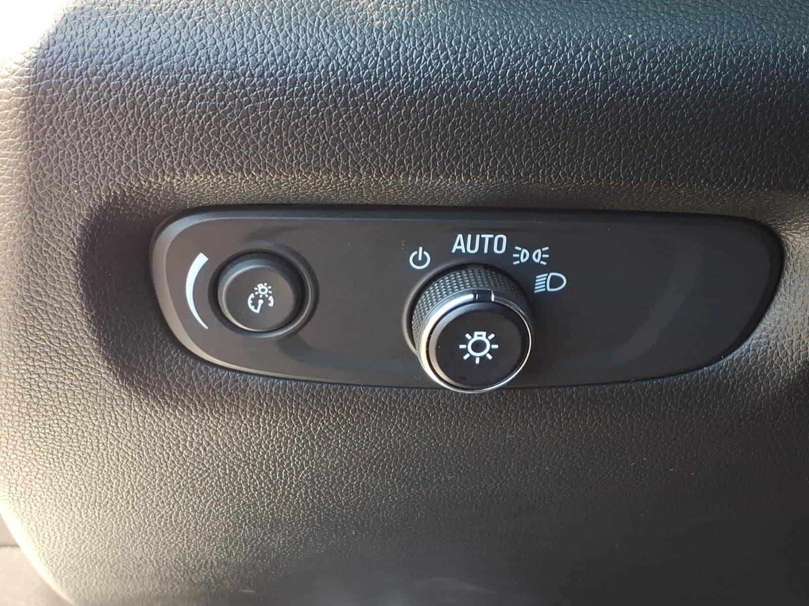 Used 2023 Chevrolet Traverse LT FWD image 32