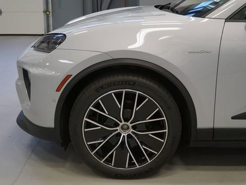 New 2026 Porsche Macan 4 Electric image 16