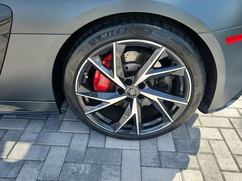 Used 2022 Audi R8 V10 w/ Carbon Exterior Package RWD image 13