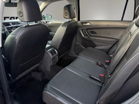 Used 2018 Volkswagen Tiguan SEL AWD/4WD image 28