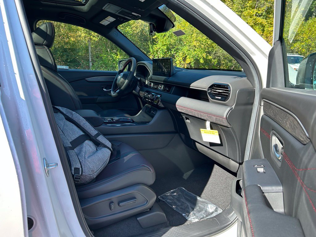 New 2026 Honda Pilot Black Edition image 10