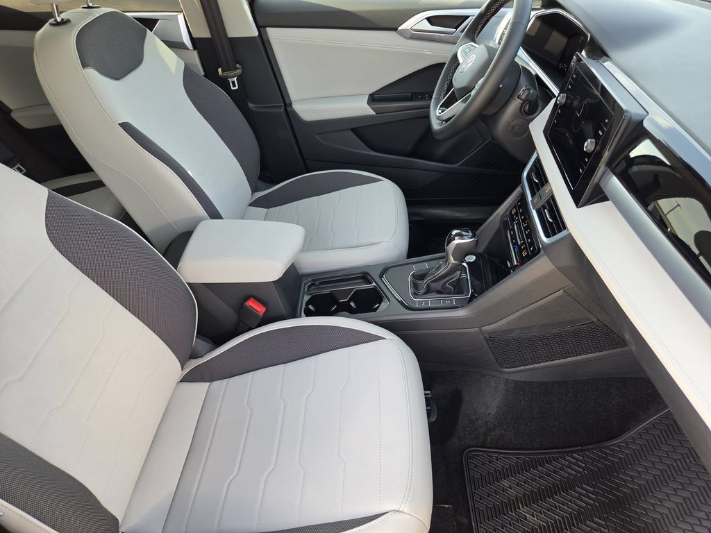 New 2027 Volkswagen Taos SE FWD image 12