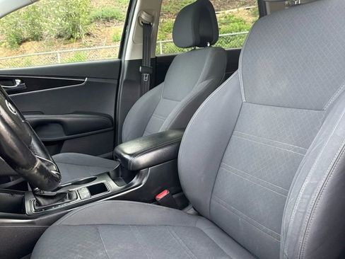 Used 2016 Kia Sorento LX Sport Utility 4D w/ LX Convenience Package image 14