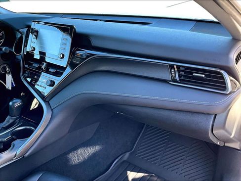 Used 2021 Toyota Camry SE image 14