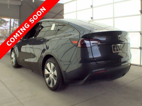 Used 2024 Tesla Model Y Long Range AWD/4WD image 4