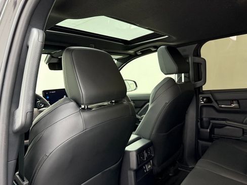 Used 2025 Toyota 4Runner Limited image 29