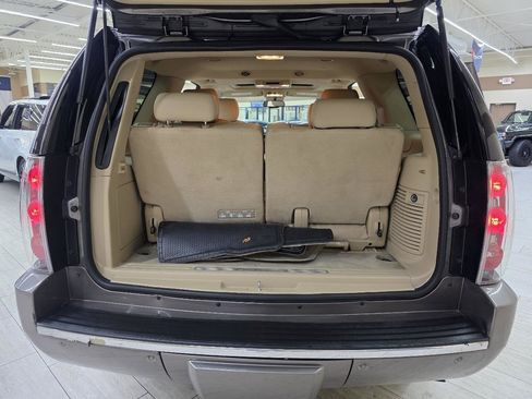 Used 2013 GMC Yukon Denali RWD image 12