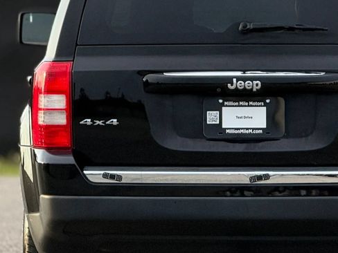 Used 2017 Jeep Patriot High Altitude AWD/4WD image 13