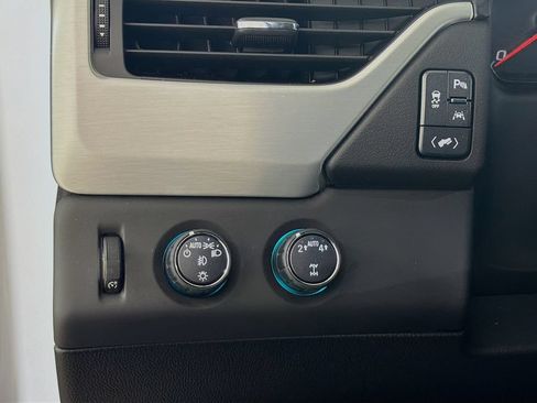 Used 2017 GMC Yukon SLT AWD/4WD image 11