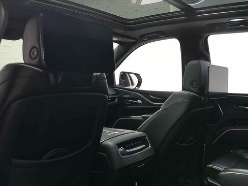 Used 2021 Cadillac Escalade ESV Premium Luxury AWD/4WD image 10