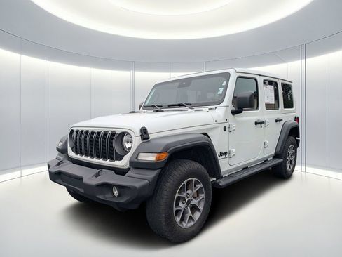 Used 2024 Jeep Wrangler Unlimited Sport AWD/4WD image 8