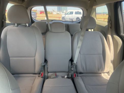 Used 2020 Kia Sedona LX image 14