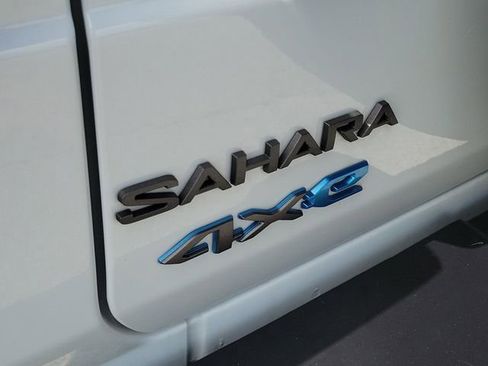 Used 2025 Jeep Wrangler Unlimited Sahara AWD/4WD image 10