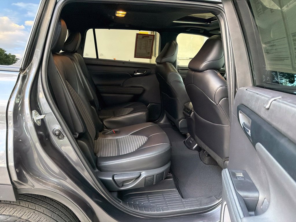 Used 2024 Toyota Highlander XSE AWD/4WD image 27