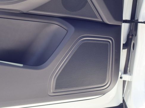 Certified 2025 Porsche Macan AWD/4WD image 14