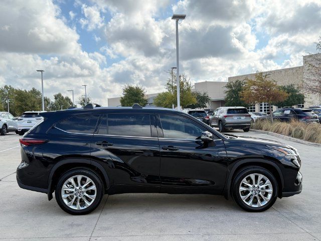 Used 2026 Toyota Highlander Limited AWD/4WD image 6