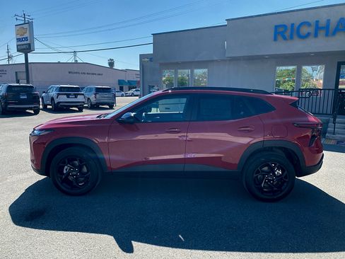 New 2026 Chevrolet Trax LT w/ Sunroof Package FWD image 7