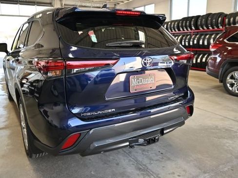New 2026 Toyota Highlander Limited AWD/4WD image 7