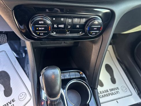 Used 2022 Buick Encore GX Essence image 33