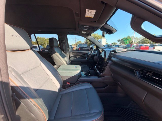Used 2025 GMC Yukon AT4 w/ AT4 Premium Package AWD/4WD image 8