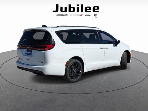 New 2026 Chrysler Pacifica Limited w/ Uconnect Theater Family Group AWD/4WD image 5