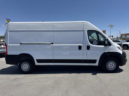 Used 2025 RAM ProMaster 2500 w/ Convenience Group FWD image 4