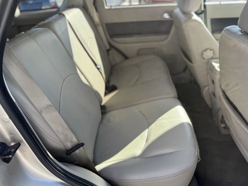 Used 2010 Mercury Mariner V6 AWD 4dr SUV image 12