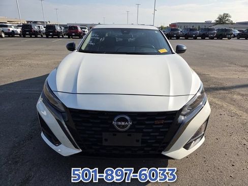 Used 2024 Nissan Altima 2.5 SR w/ SR Premium Package FWD image 2